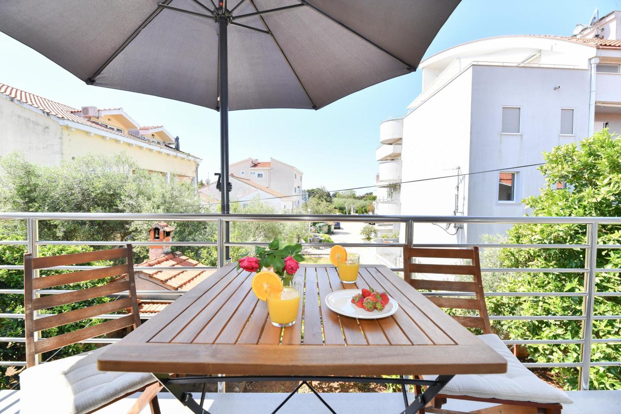 Apartman Punta Sole Zara Esterno foto